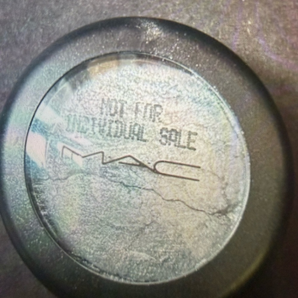 MAC Cosmetics Marble Gray eyeshadow